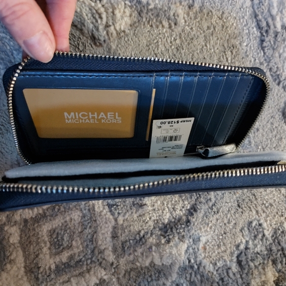 NWT! Michael Kors Wallet/Wristlet - Picture 6 of 12